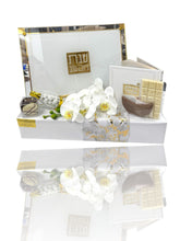 Load image into Gallery viewer, Shabbat Shalom Challah Board Mishloach Manot